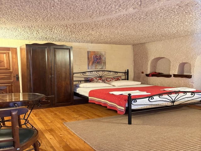 Double Deluxe Cave Room