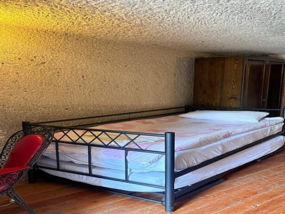 Family Triple Deluxe Cave Room