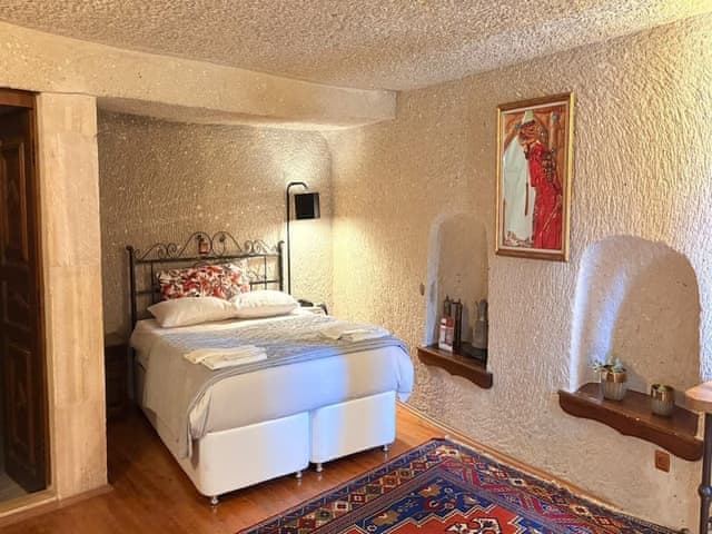 Family Triple Deluxe Cave Room
