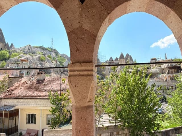 Family triple arch room