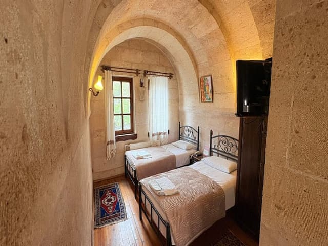 Twin Arch Room