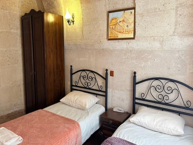 Twin Arch Room