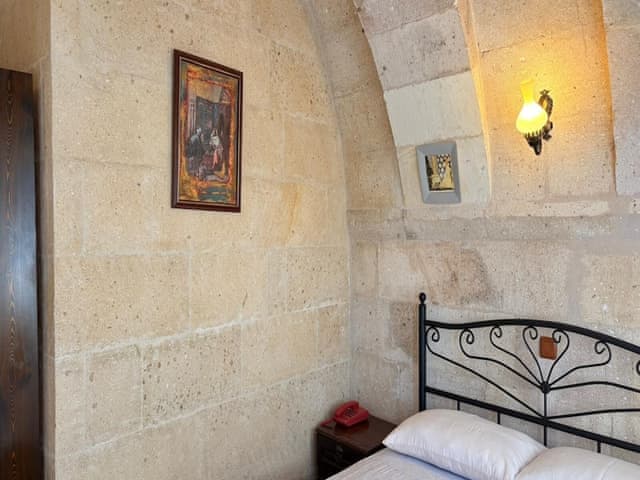Family triple arch room