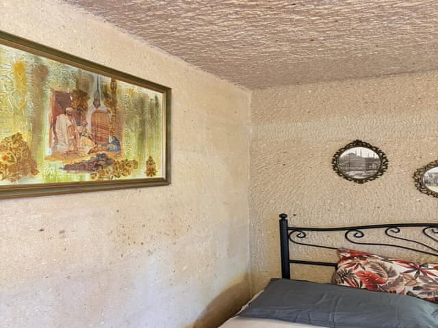 Family Triple Deluxe Cave Room