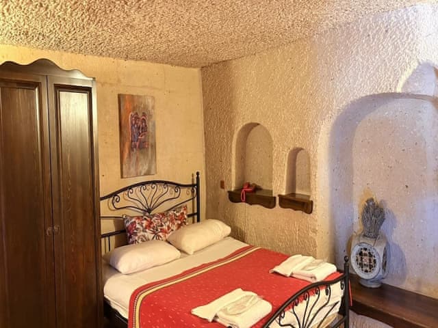 Double Deluxe Cave Room