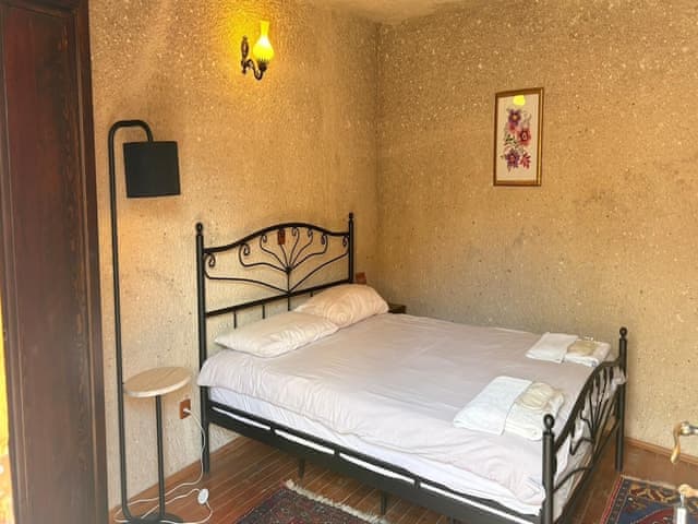 Budget Double Cave Room