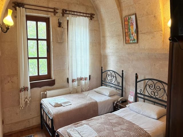 Twin Arch Room