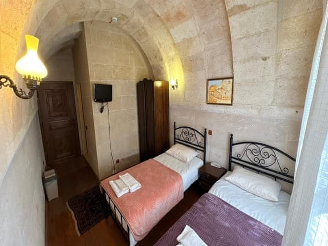 Twin Arch Room