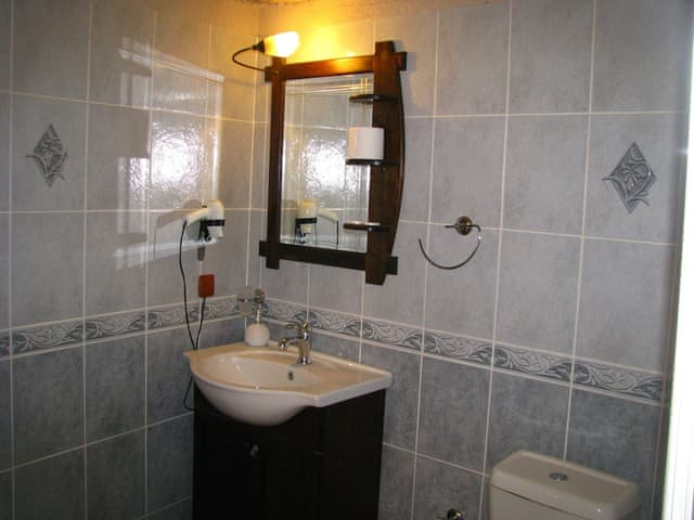 Economic Triple Cave Room