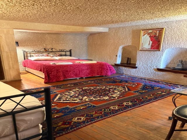 Family Triple Deluxe Cave Room