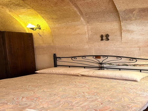 Double or twin arch room
