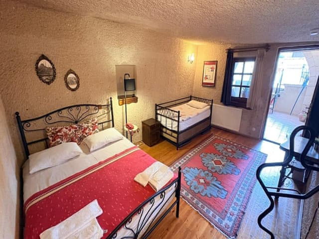 Family Triple Deluxe Cave Room