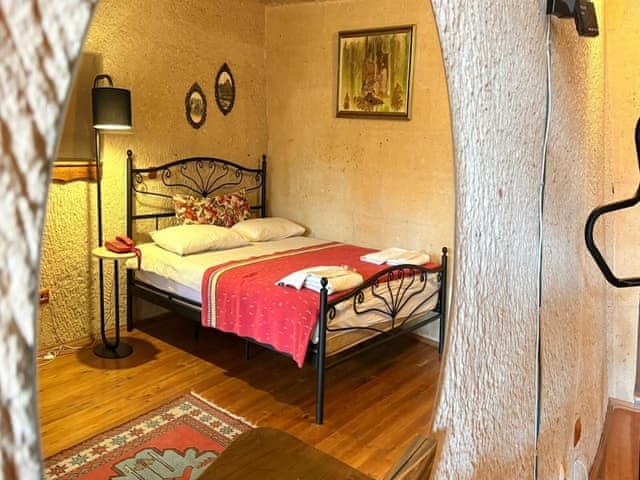 Family Triple Deluxe Cave Room
