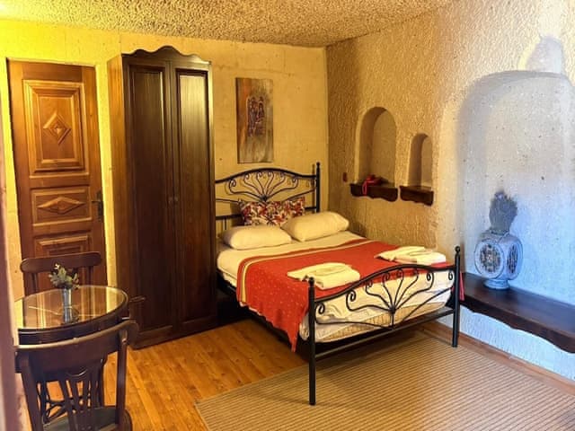 Double Deluxe Cave Room