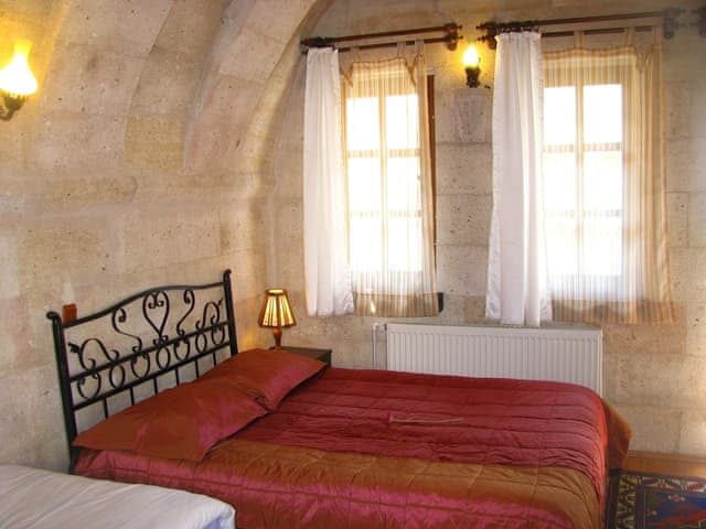 Family triple arch room