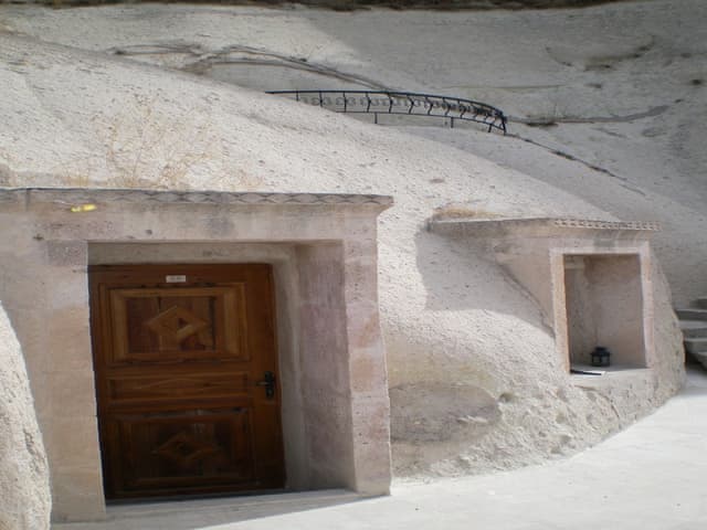 Family Triple Deluxe Cave Room