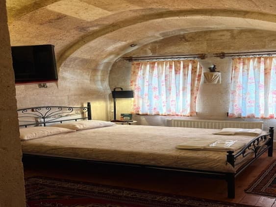 Double or twin arch room