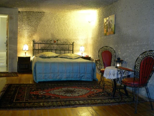 Family Triple Deluxe Cave Room