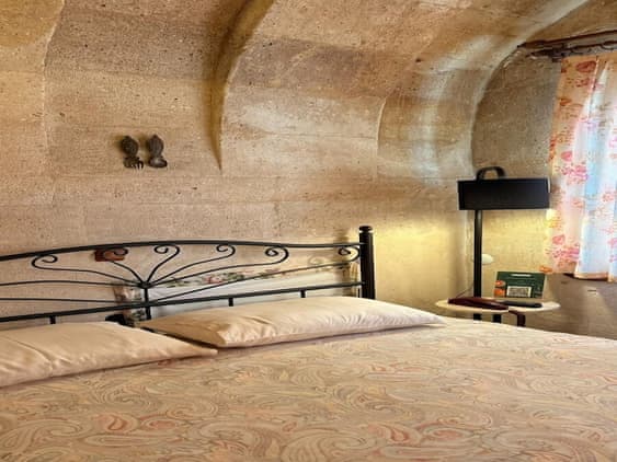 Double or twin arch room