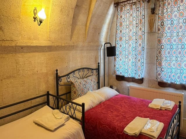 Family triple arch room