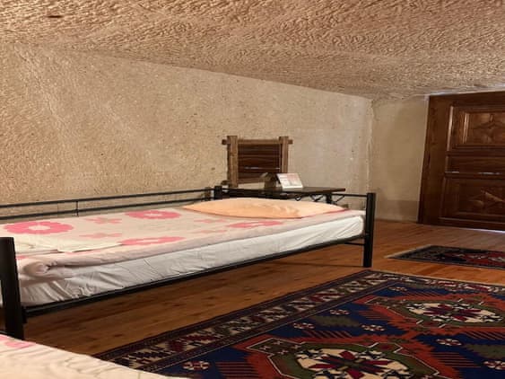 Economic Triple Cave Room