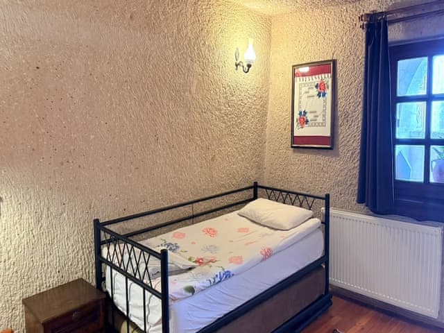 Family Triple Deluxe Cave Room