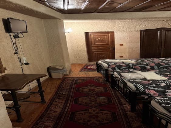 Economic Triple Cave Room