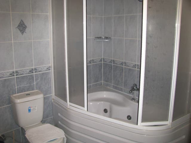 Economic Triple Cave Room