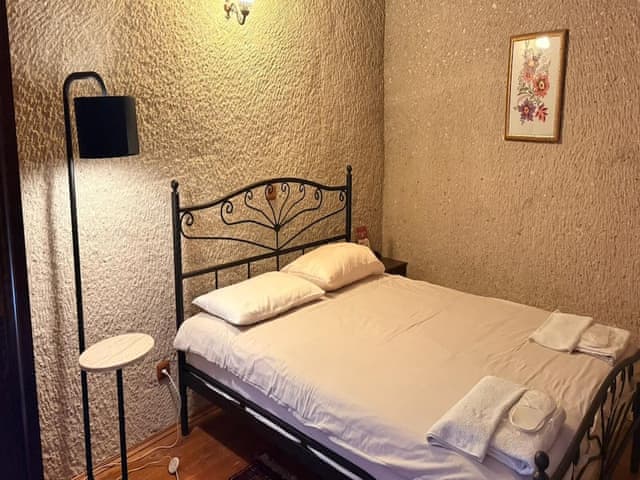 Budget Double Cave Room