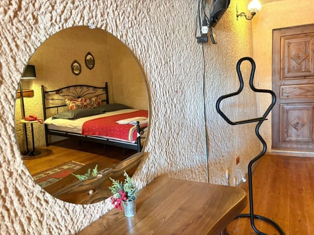 Family Triple Deluxe Cave Room