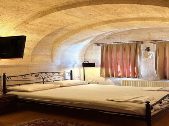Double or twin arch room
