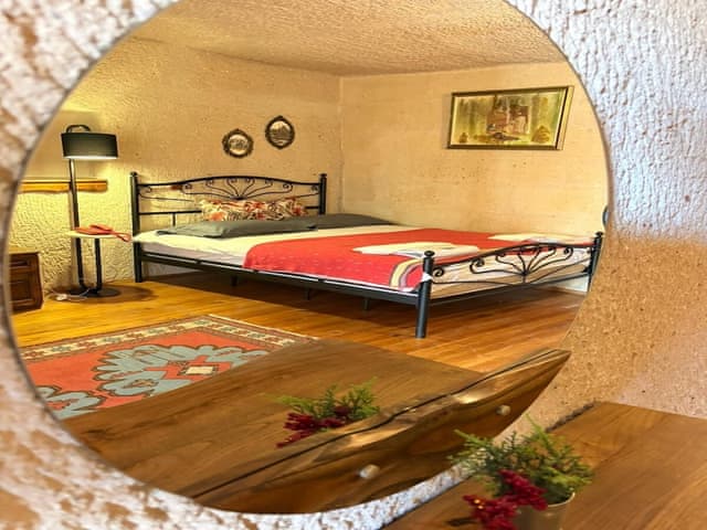 Family Triple Deluxe Cave Room