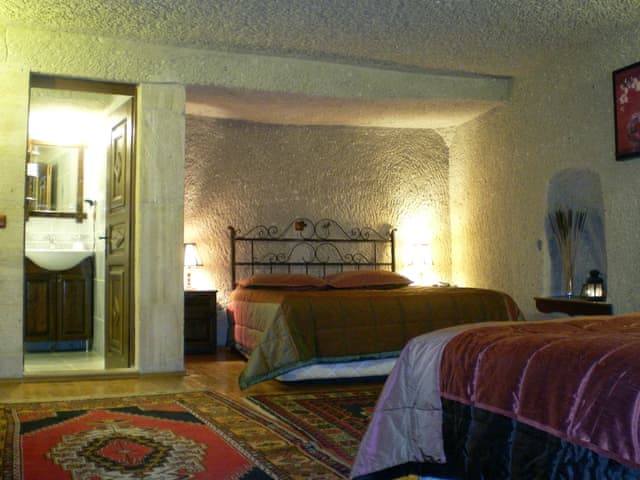 Family Triple Deluxe Cave Room
