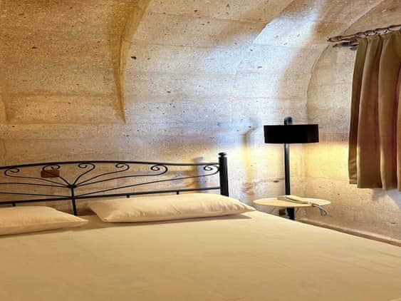 Double or twin arch room
