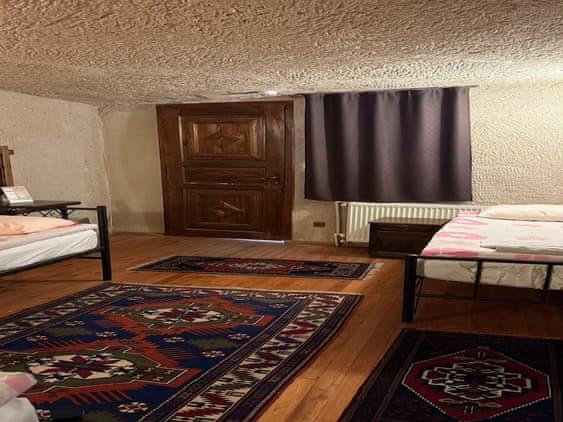 Economic Triple Cave Room