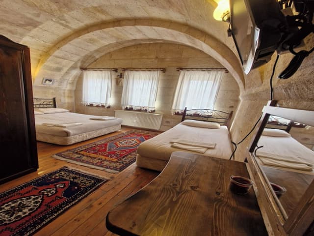 Family triple arch room