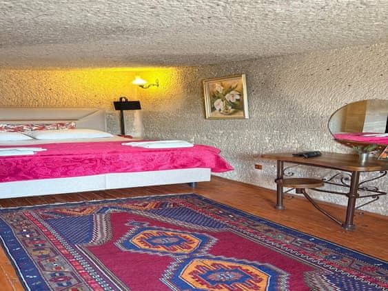 Family Triple Deluxe Cave Room