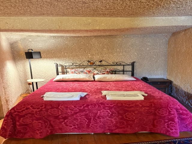 Family Triple Deluxe Cave Room