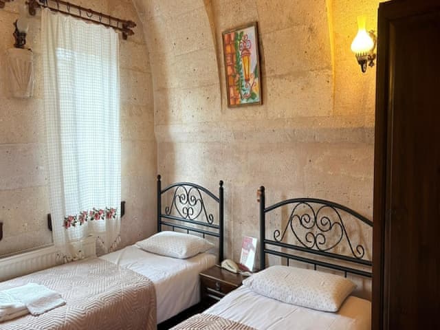 Twin Arch Room