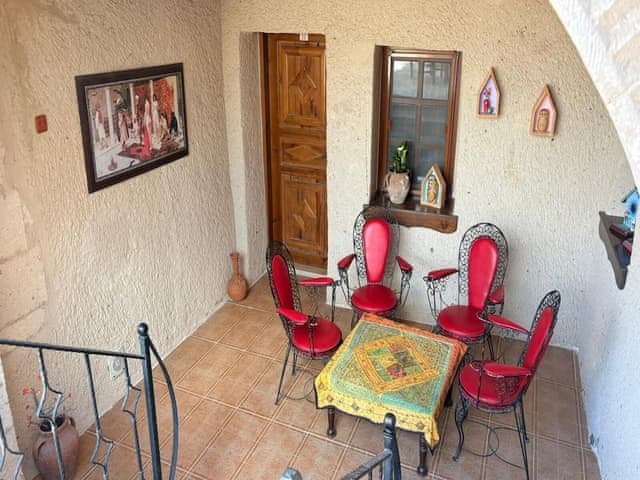 Family Triple Deluxe Cave Room