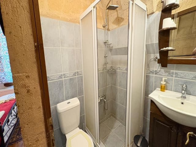 Family triple arch room