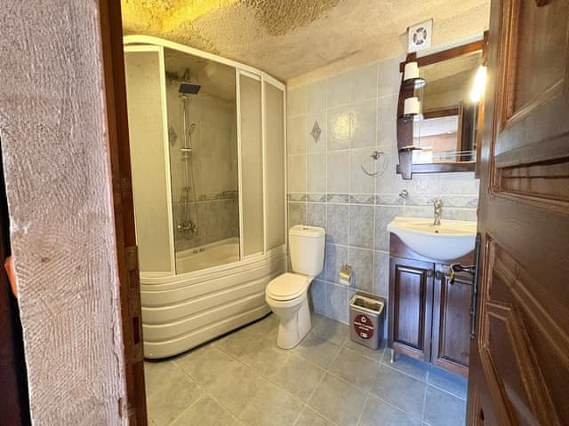 Family Triple Deluxe Cave Room