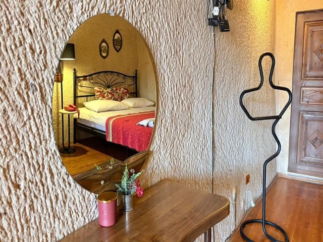 Family Triple Deluxe Cave Room