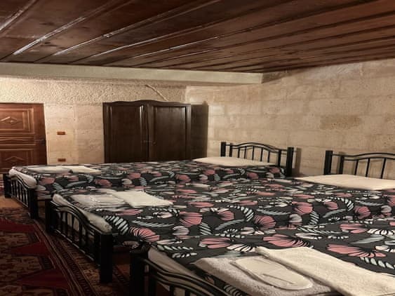 Economic Triple Cave Room