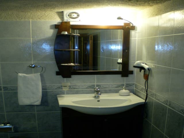 Family Triple Deluxe Cave Room