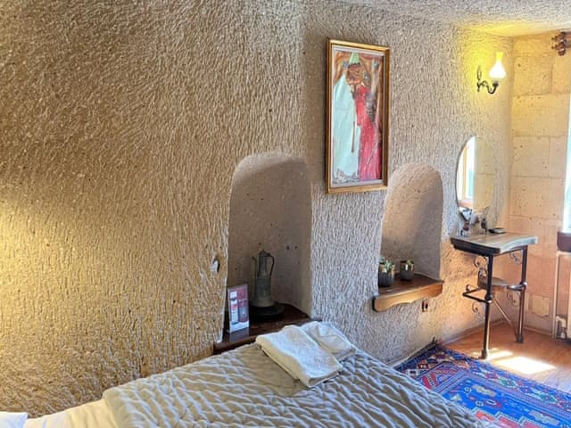 Family Triple Deluxe Cave Room