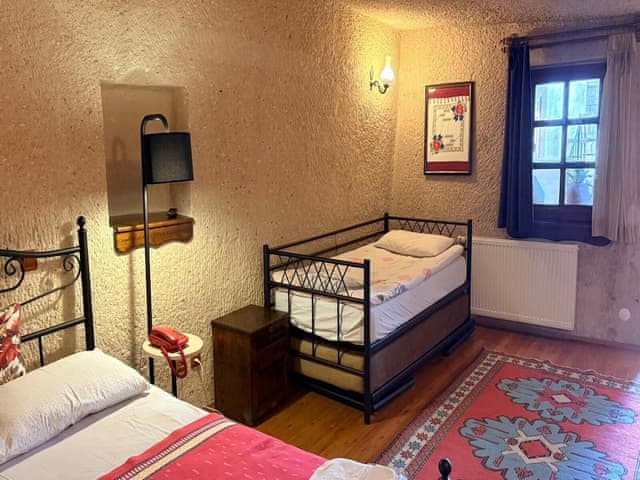 Family Triple Deluxe Cave Room