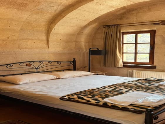 Double or twin arch room