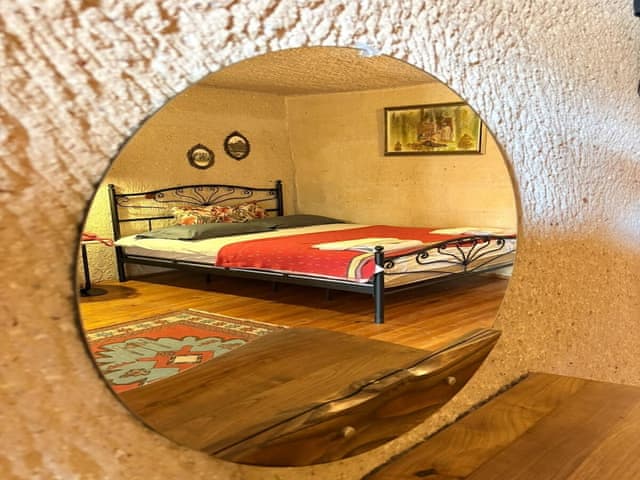 Family Triple Deluxe Cave Room