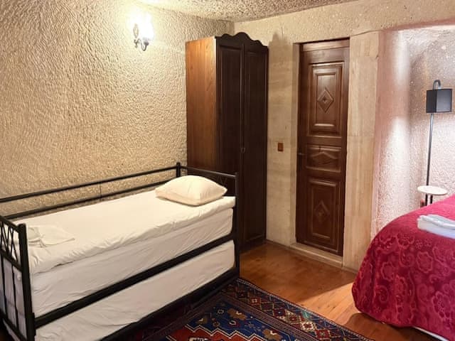 Family Triple Deluxe Cave Room